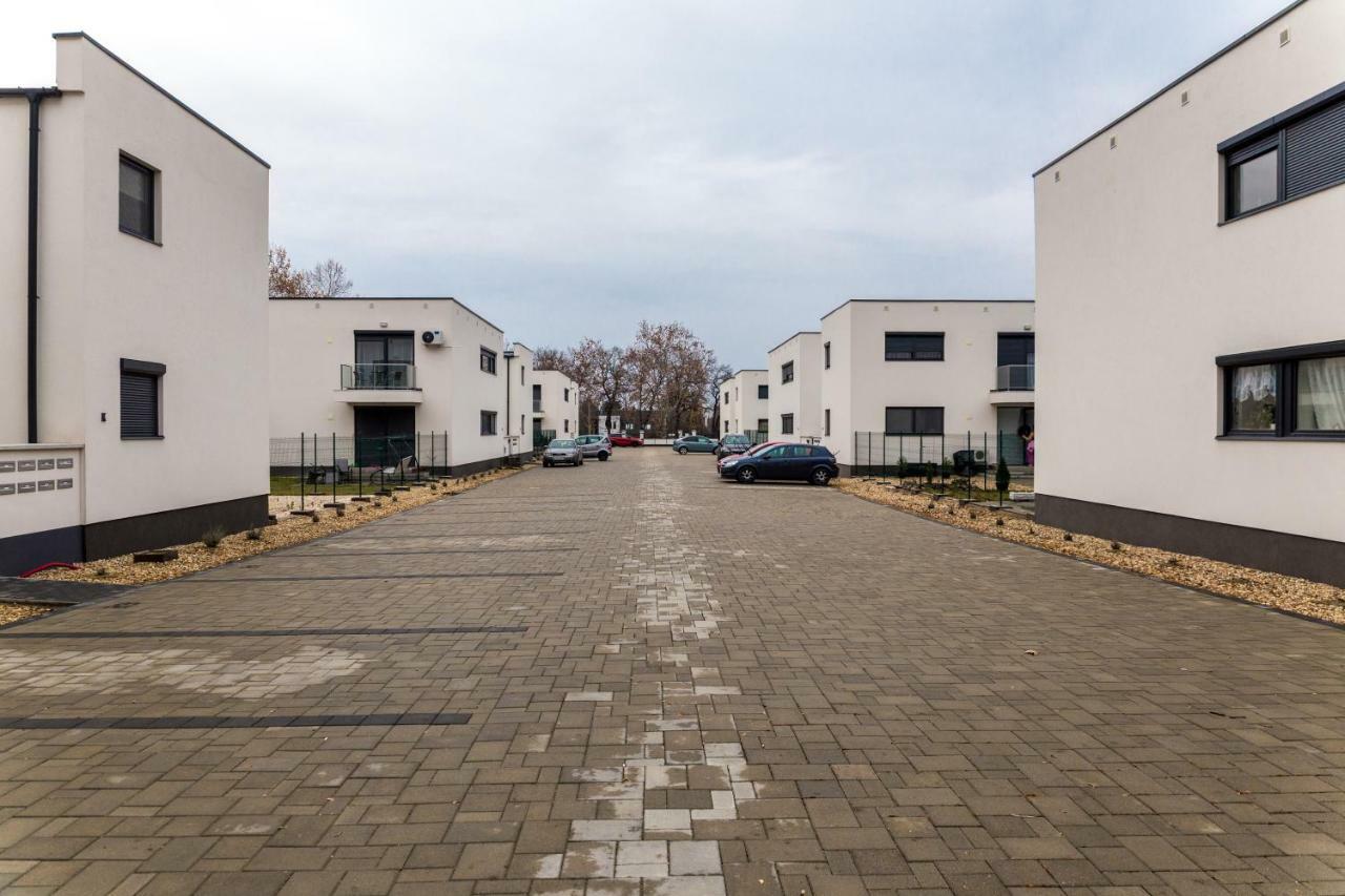 Defne * Debrecen